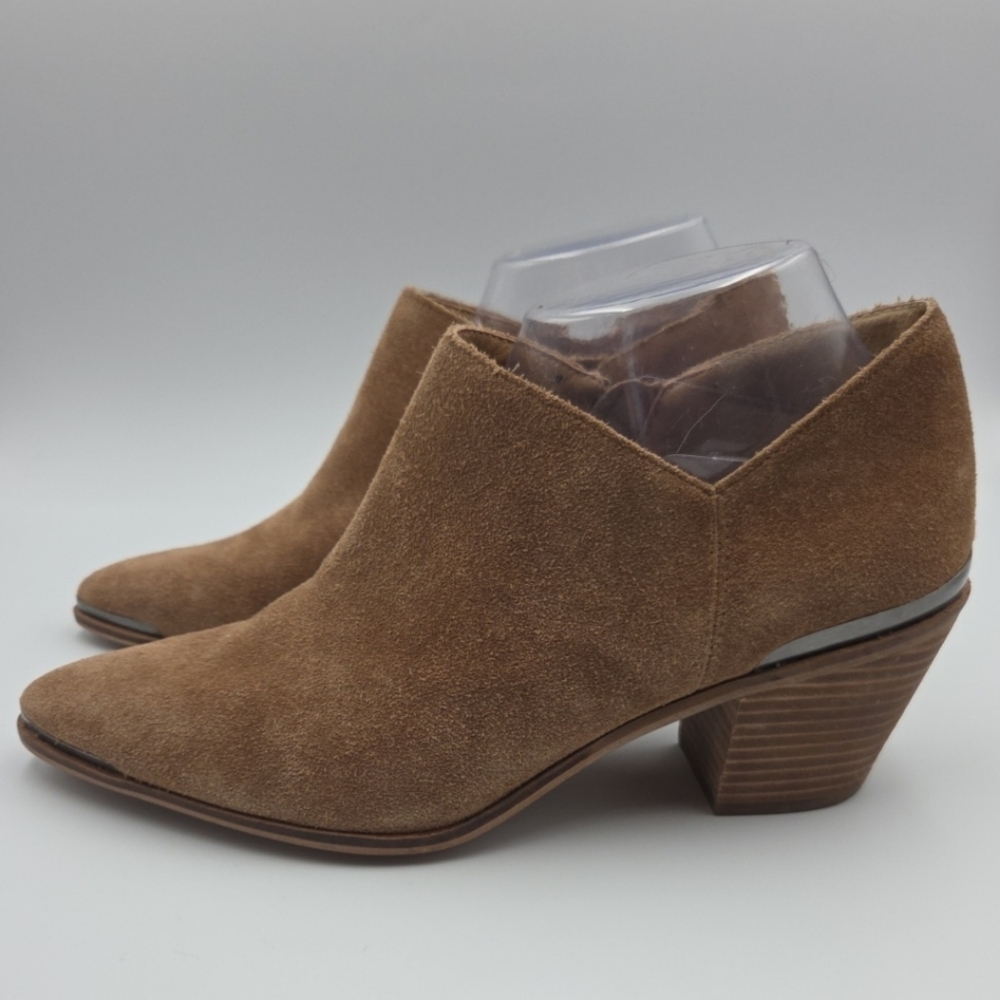 Lucky‎ Brand Landrue Booties Womens Size 10 Tan Suede Metal Accents EUC
